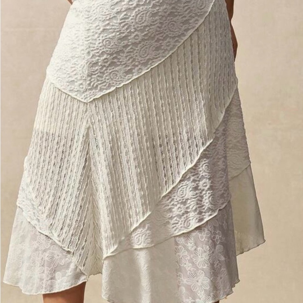 Asymmetrical Ivory Lace Midi Skirt - Picture 3 of 3